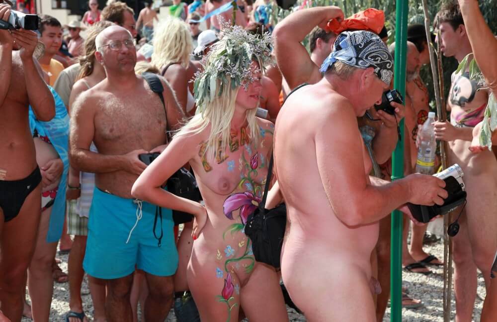 Neptune Painting Couple pics - The idea of being naked is good