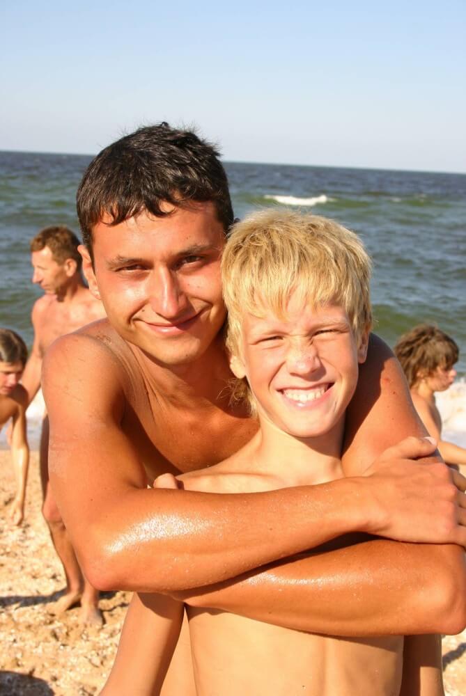 Naturist Group Pictures - Nudism helps people overcome their insecurities