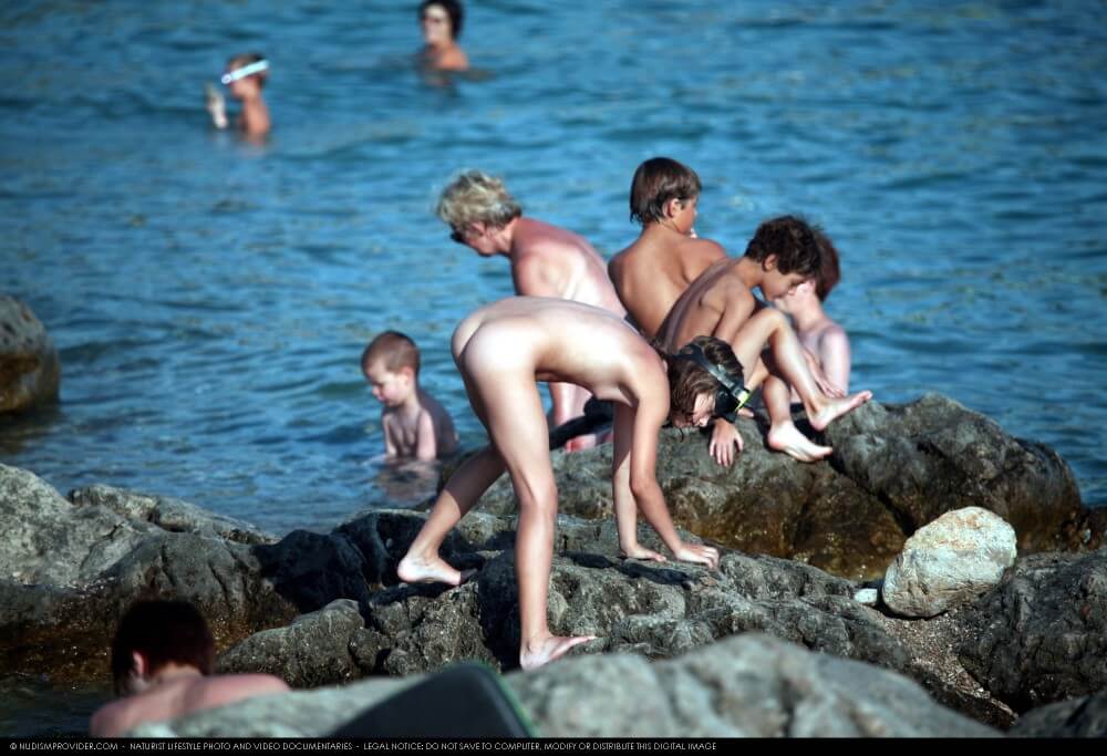 Summer day on the Black Sea photos - Naturism and nudism are a path to peace of mind and a little solitude