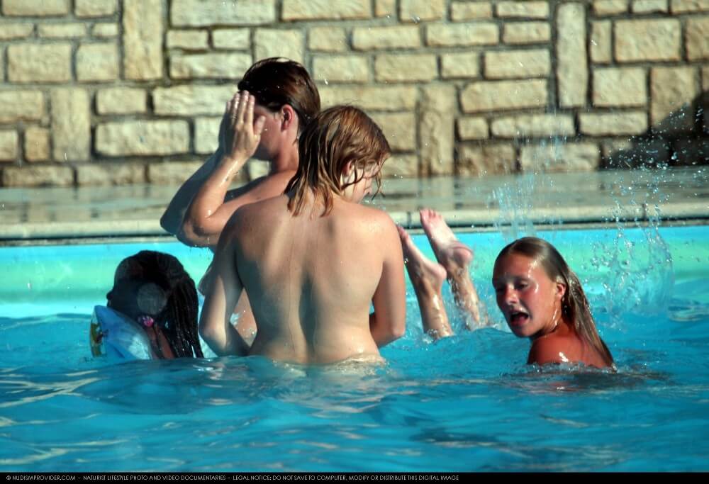 FKK water locations set 22 - Self-confidence helps naturists achieve their goals