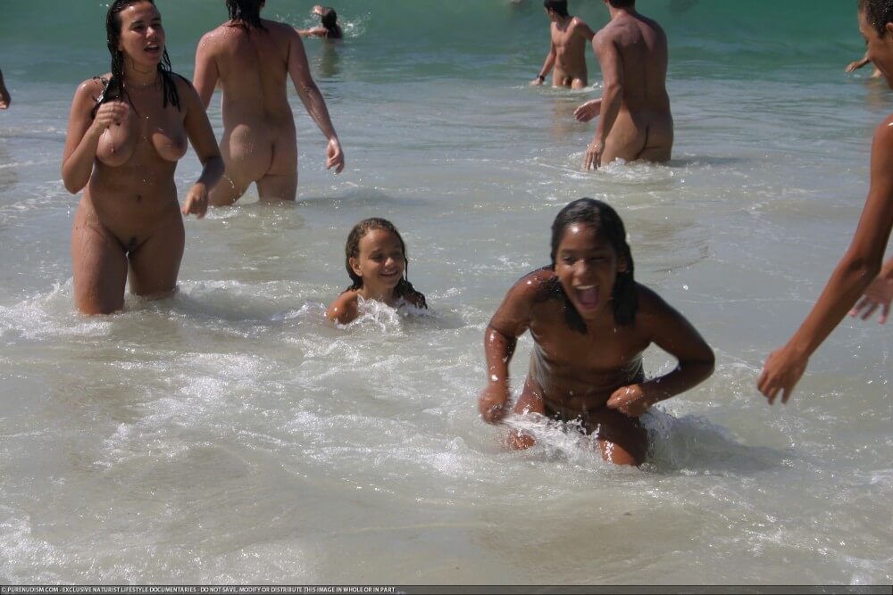 Brazil naturism photo set 4 - Nudism helps improve health and boost self-confidence